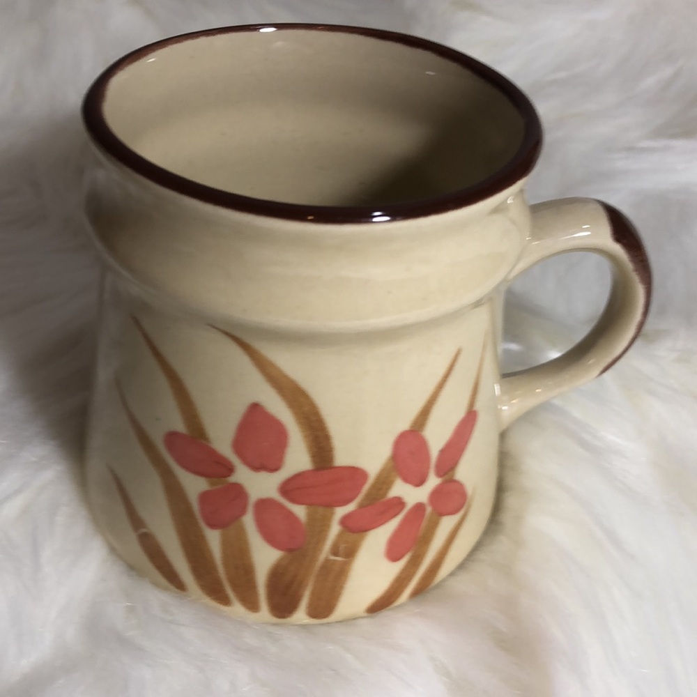 Vintage mug with such great details